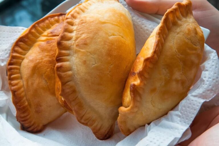 Empanadas Veganas de Papa y Frijoles