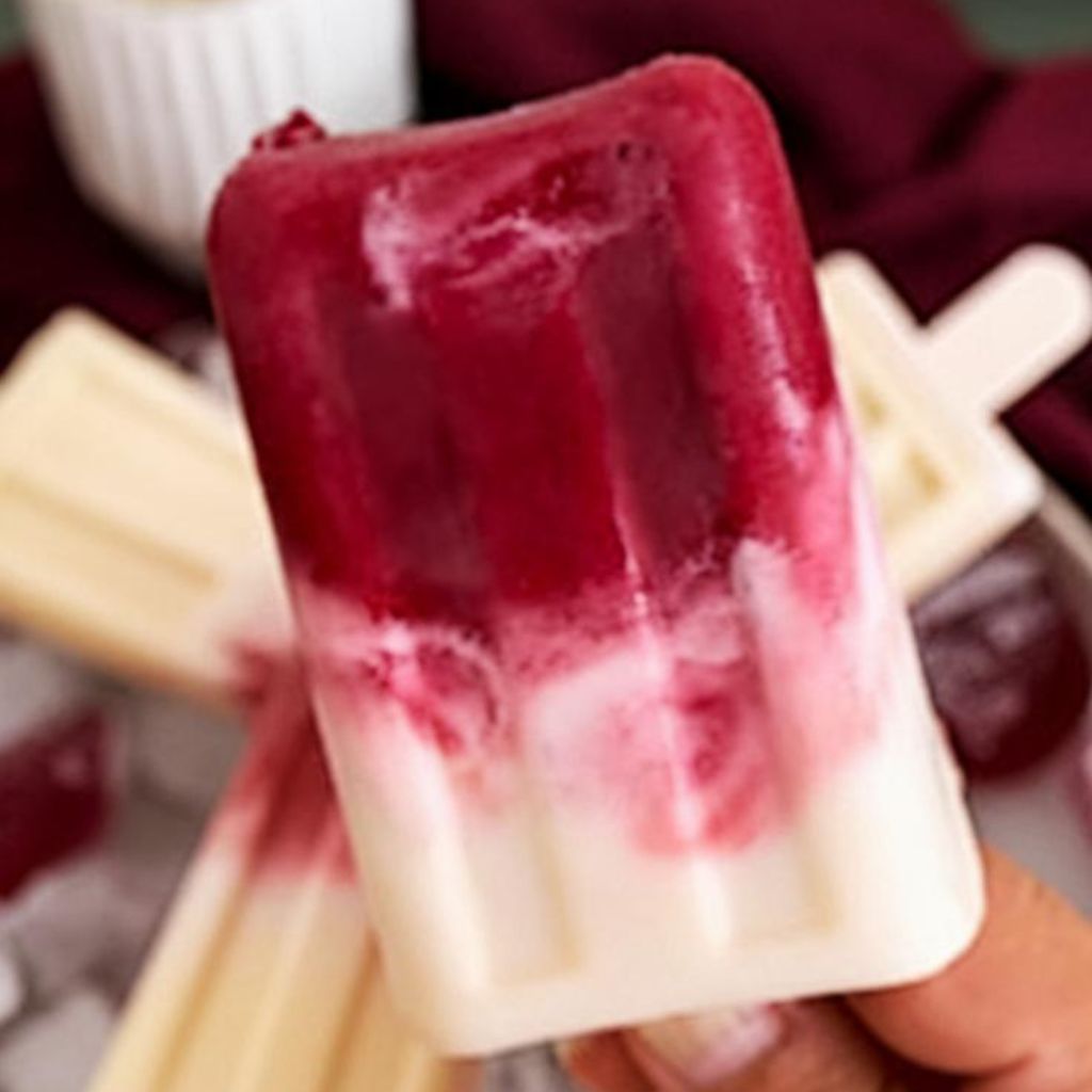 Paletas Veganas de Frambuesa y Albahaca