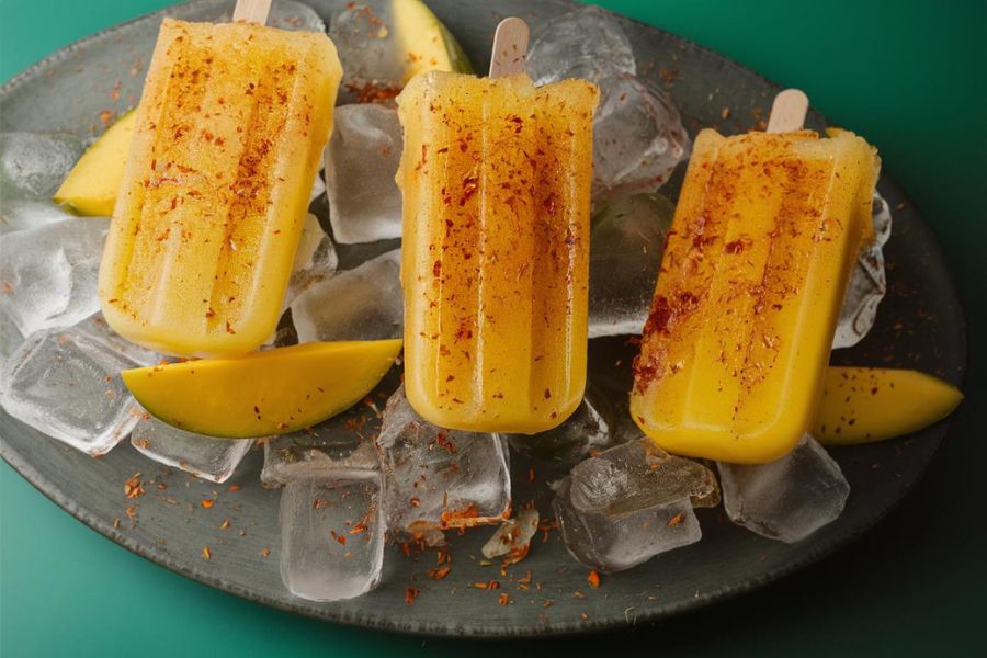 Paletas Veganas de Mango y Chile