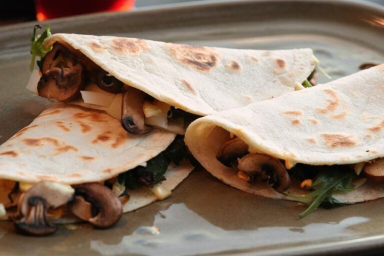 Quesadillas Veganas de Nopal y Hongos