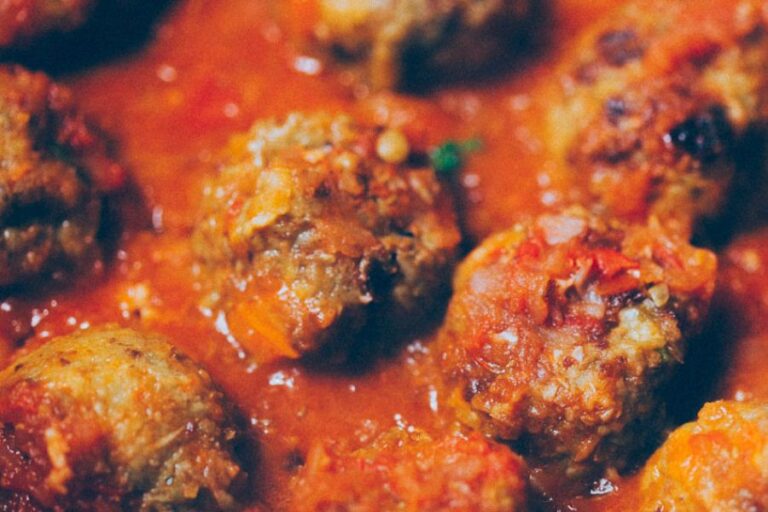 Albóndigas Veganas de Lentejas con Salsa de Tomate