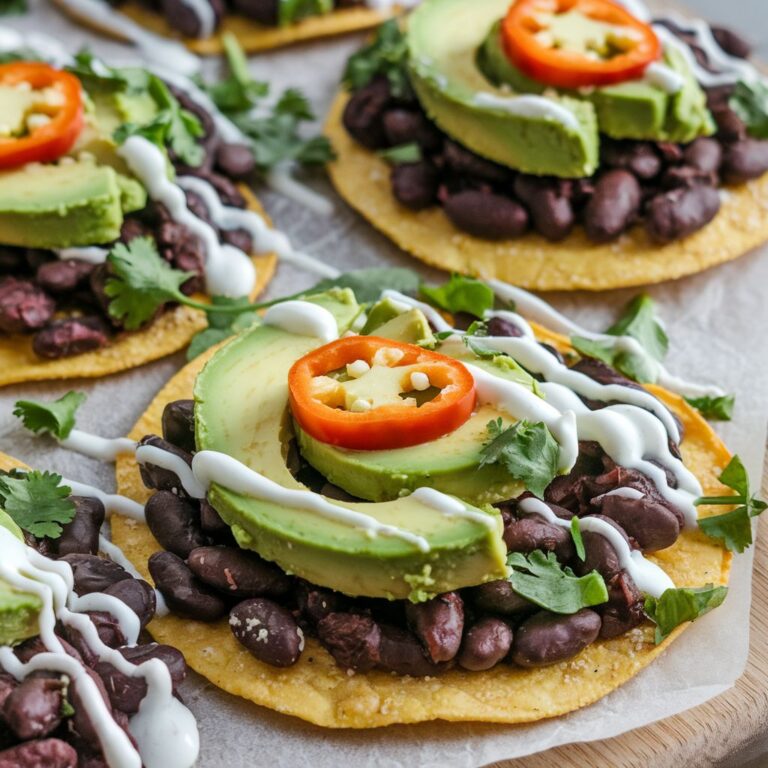 Enfrijoladas Veganas con Frijoles Negros y Aguacate