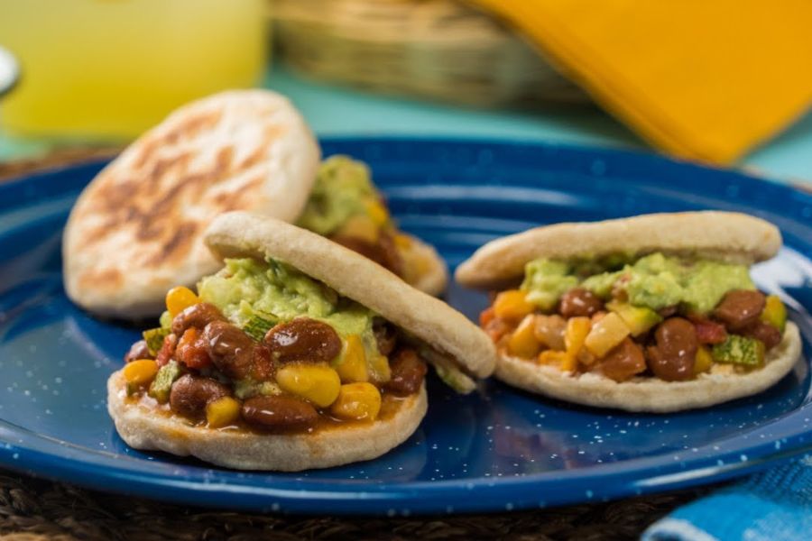 Gorditas Veganas de Frijoles con Salsa Verde