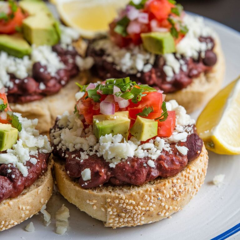 Molletes Veganos con Frijoles y Queso de Almendras