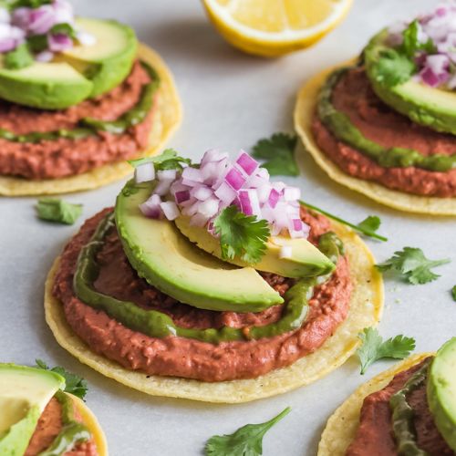 Sopes Veganos de Frijoles y Aguacate