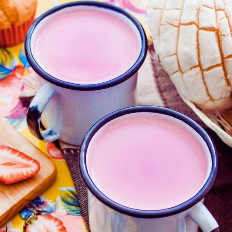 Atole Vegano de Fresa con Vainilla Navideña