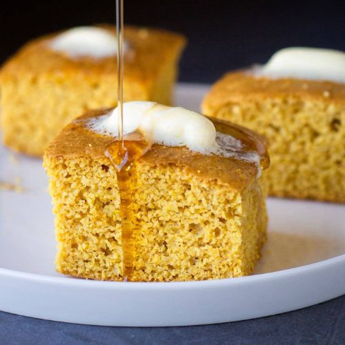 Pan de Elote Vegano Navideño con Leche de Almendra