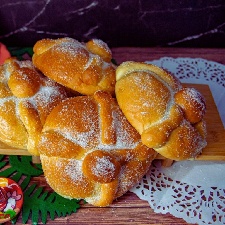 Pan de Muerto Vegano Navideño