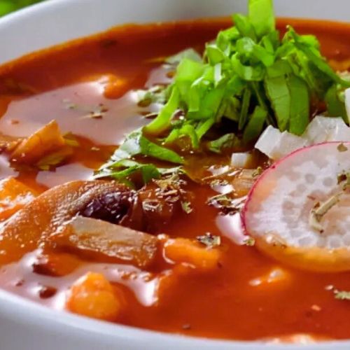 Pozole Rojo Vegano con Hongos y Maíz