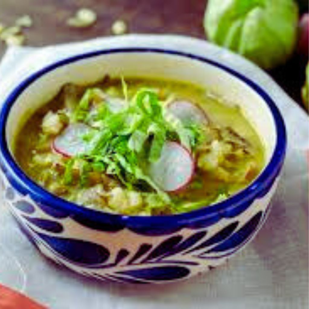 Pozole Verde Vegano con Verduras Navideñas