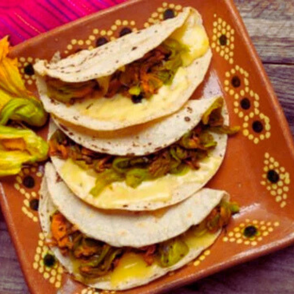 Quesadillas Veganas de Flor de Calabaza Navideñas