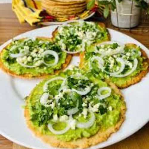 Tostadas Veganas Navideñas con Nopal y Guacamole